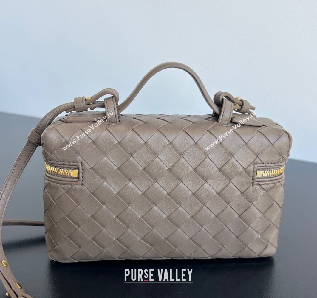 Bottega Veneta Bang Bang Vanity Case in Intrecciato Leather Limestone Grey 2025 789109 (WT-251119013)