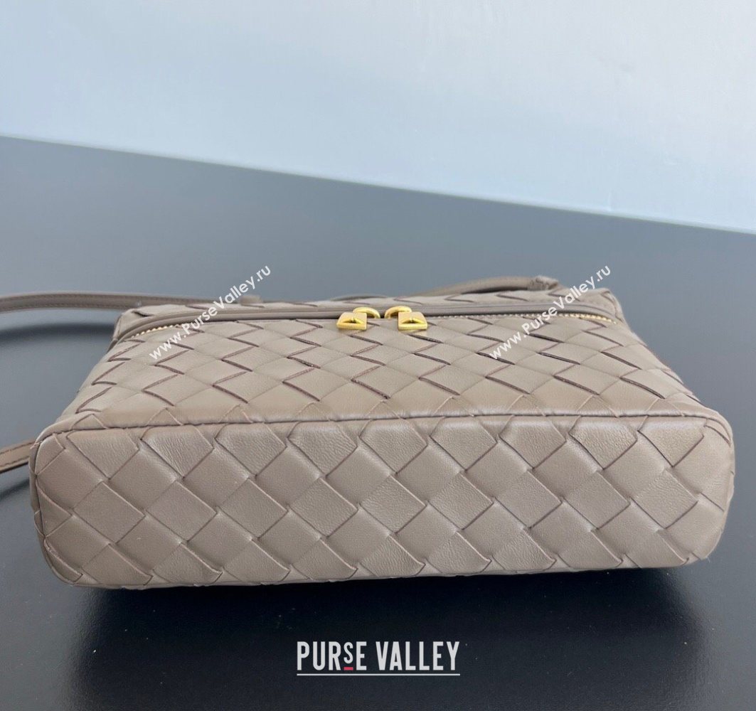 Bottega Veneta Bang Bang Vanity Case in Intrecciato Leather Limestone Grey 2025 789109 (WT-251119013)