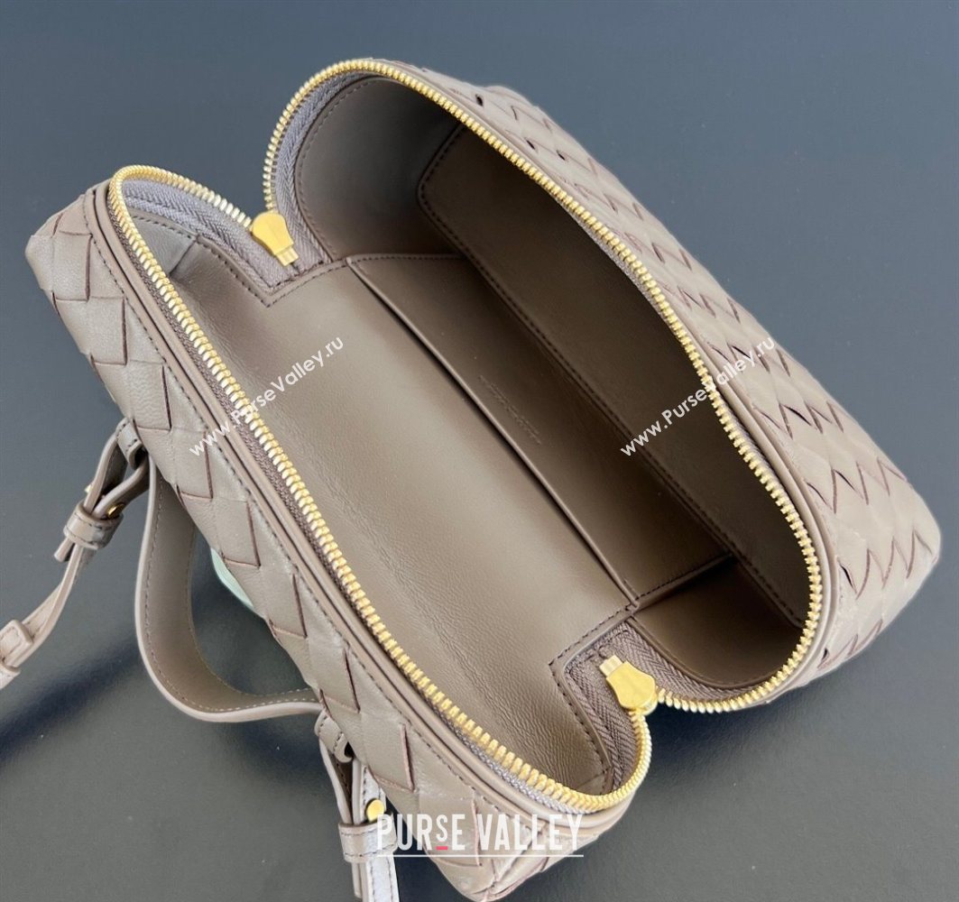 Bottega Veneta Bang Bang Vanity Case in Intrecciato Leather Limestone Grey 2025 789109 (WT-251119013)