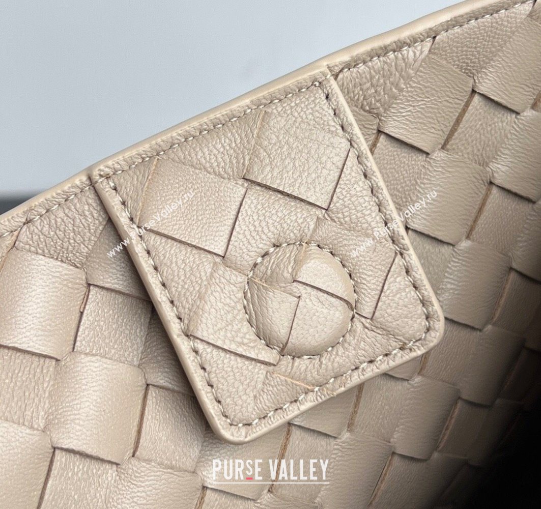 Bottega Veneta Large Parachute Shoulder Bag in Intrecciato Leather 796571 Ecru Beige 2025 (WT-251119059)