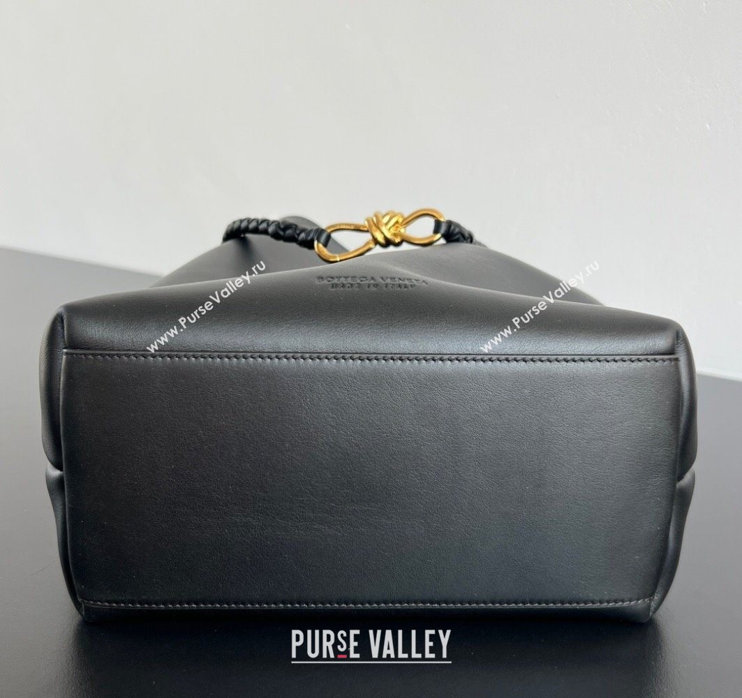 Bottega Veneta Andiamo Bucket Bag in Calf Leather Black 2025 844169 (WT-251119060)