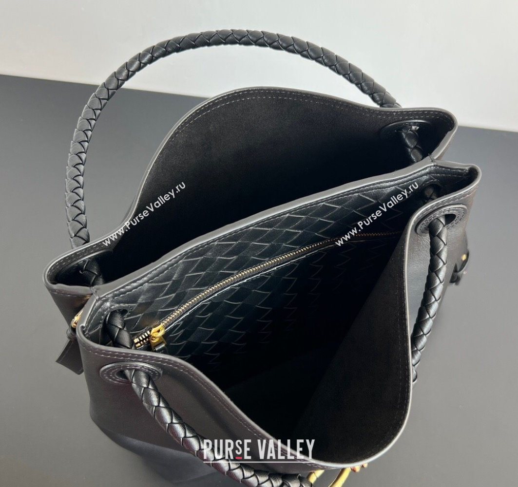Bottega Veneta Andiamo Bucket Bag in Calf Leather Black 2025 844169 (WT-251119060)