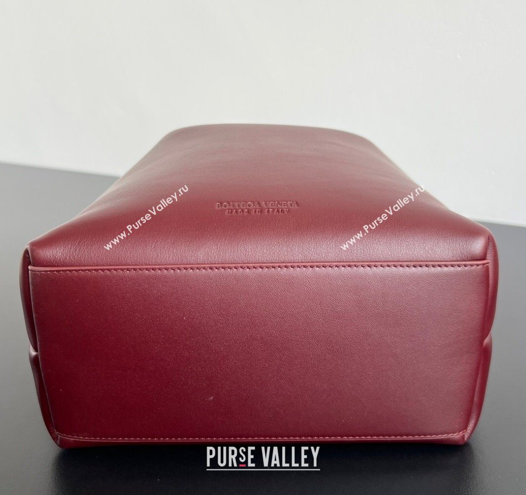 Bottega Veneta Andiamo Bucket Bag in Calf Leather Barolo Red 2025 844169 (WT-251119061)