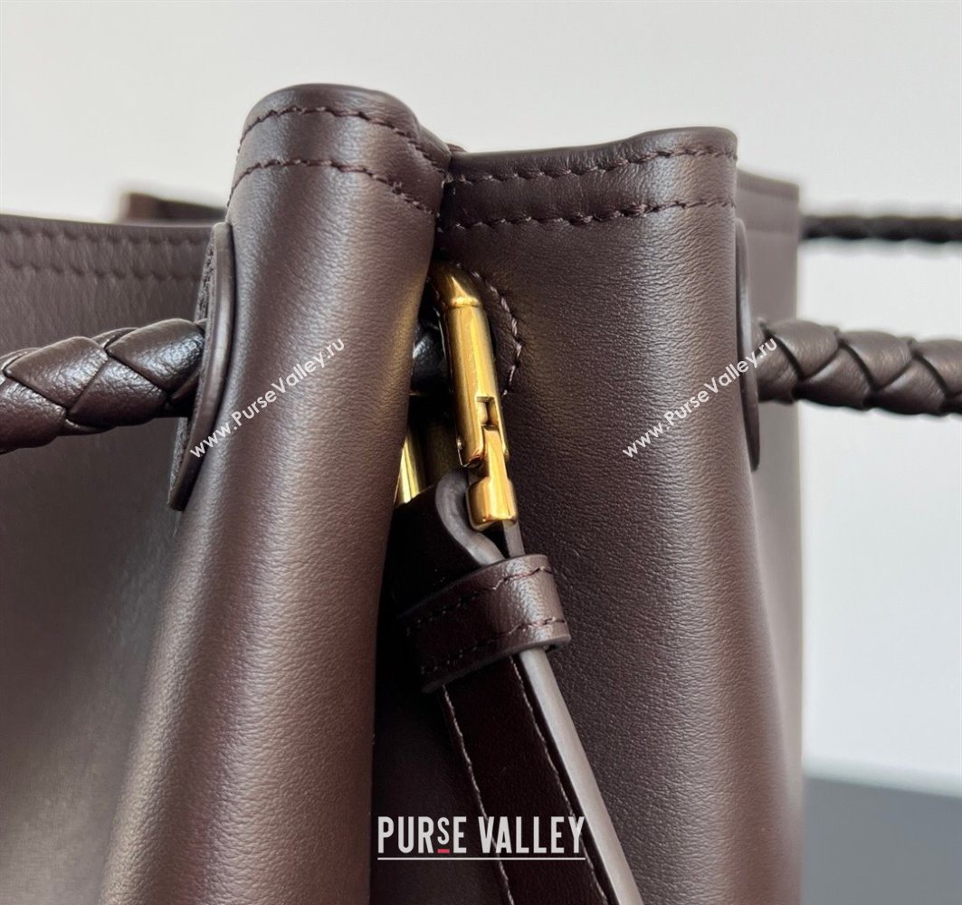 Bottega Veneta Andiamo Bucket Bag in Calf Leather Fondant Brown 2025 844169 (WT-251119062)