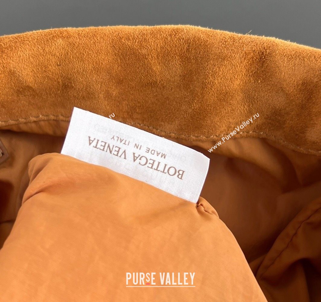 Bottega Veneta Medium Dustbag in Intrecciato Suede 796728 Amber Brown 2025 (WT-251119006)