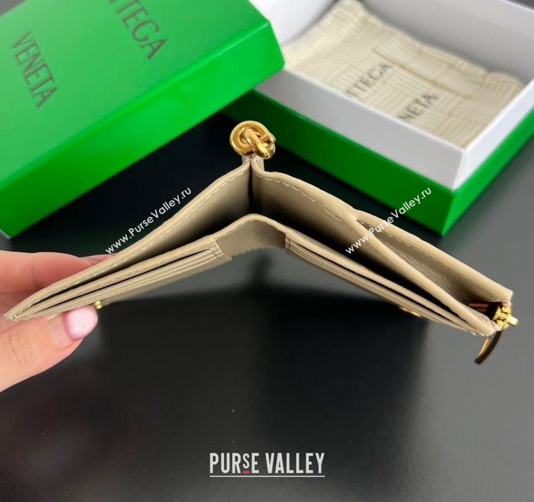 Bottega Veneta Solstice Small Bi-Fold Wallet in Intrecciato Leather Beige 2025 788055 (WT-251119068)