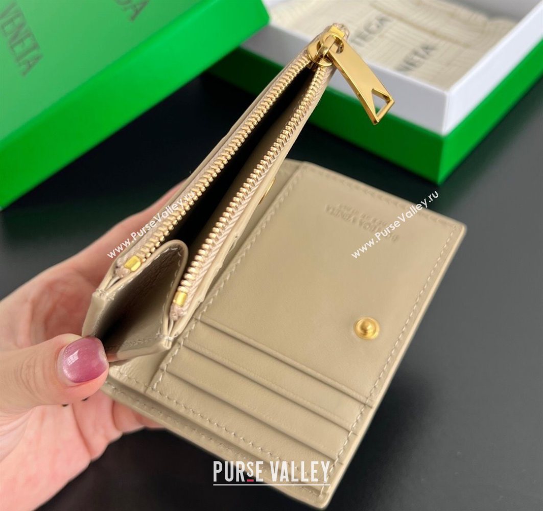 Bottega Veneta Solstice Small Bi-Fold Wallet in Intrecciato Leather Beige 2025 788055 (WT-251119068)