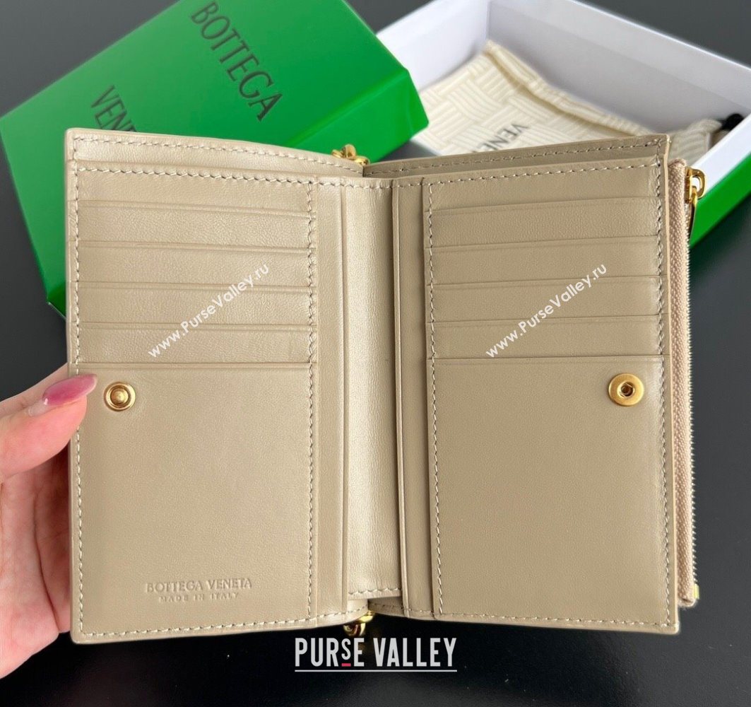 Bottega Veneta Solstice Medium Bi-Fold Wallet in Intrecciato Leather Beige 2025 806078 (WT-251119074)
