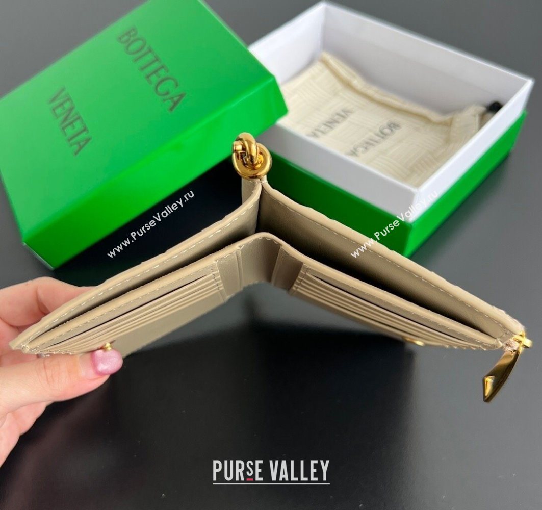 Bottega Veneta Solstice Medium Bi-Fold Wallet in Intrecciato Leather Beige 2025 806078 (WT-251119074)