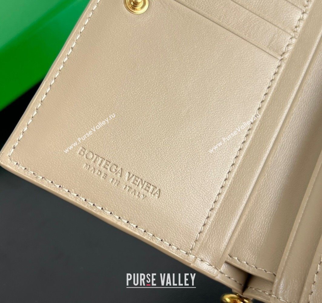 Bottega Veneta Solstice Medium Bi-Fold Wallet in Intrecciato Leather Beige 2025 806078 (WT-251119074)