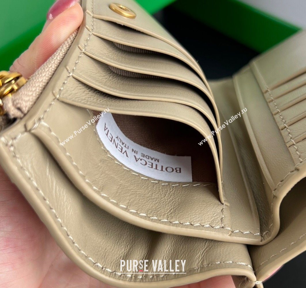 Bottega Veneta Solstice Medium Bi-Fold Wallet in Intrecciato Leather Beige 2025 806078 (WT-251119074)