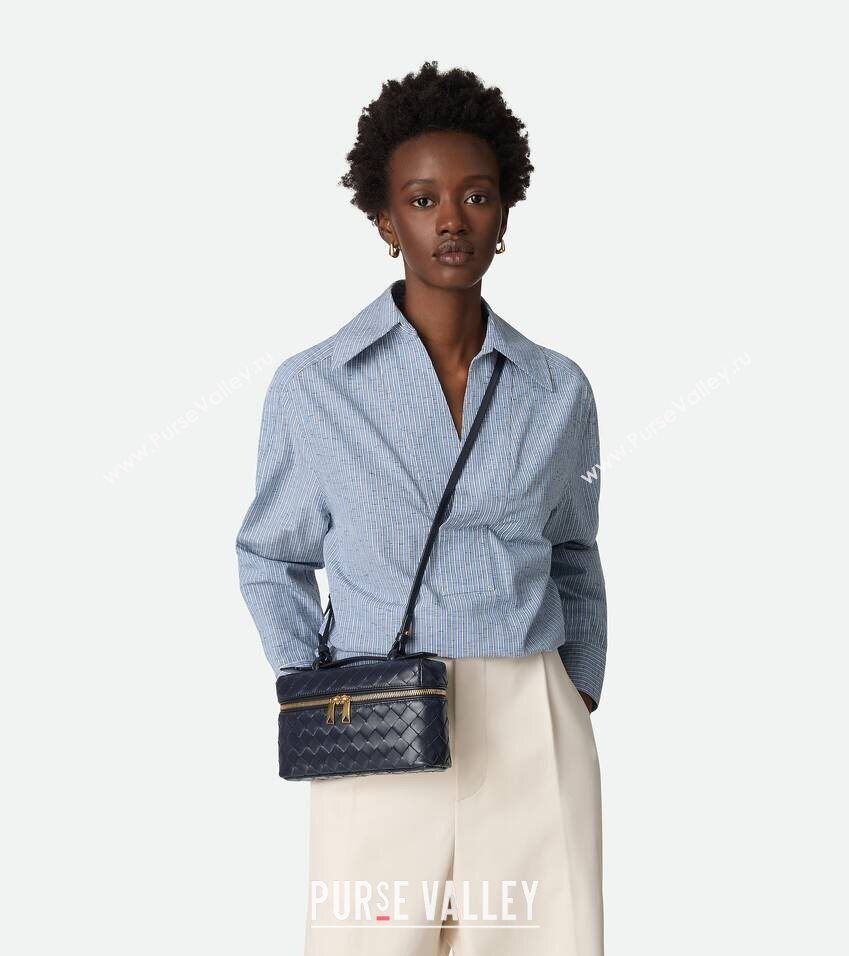 Bottega Veneta Bang Bang Vanity Case in Intrecciato Leather Midnight Blue 2025 789109 (WT-251119007)