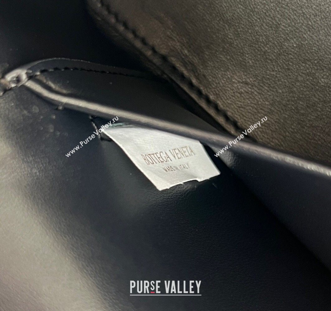 Bottega Veneta Bang Bang Vanity Case in Intrecciato Leather Midnight Blue 2025 789109 (WT-251119007)