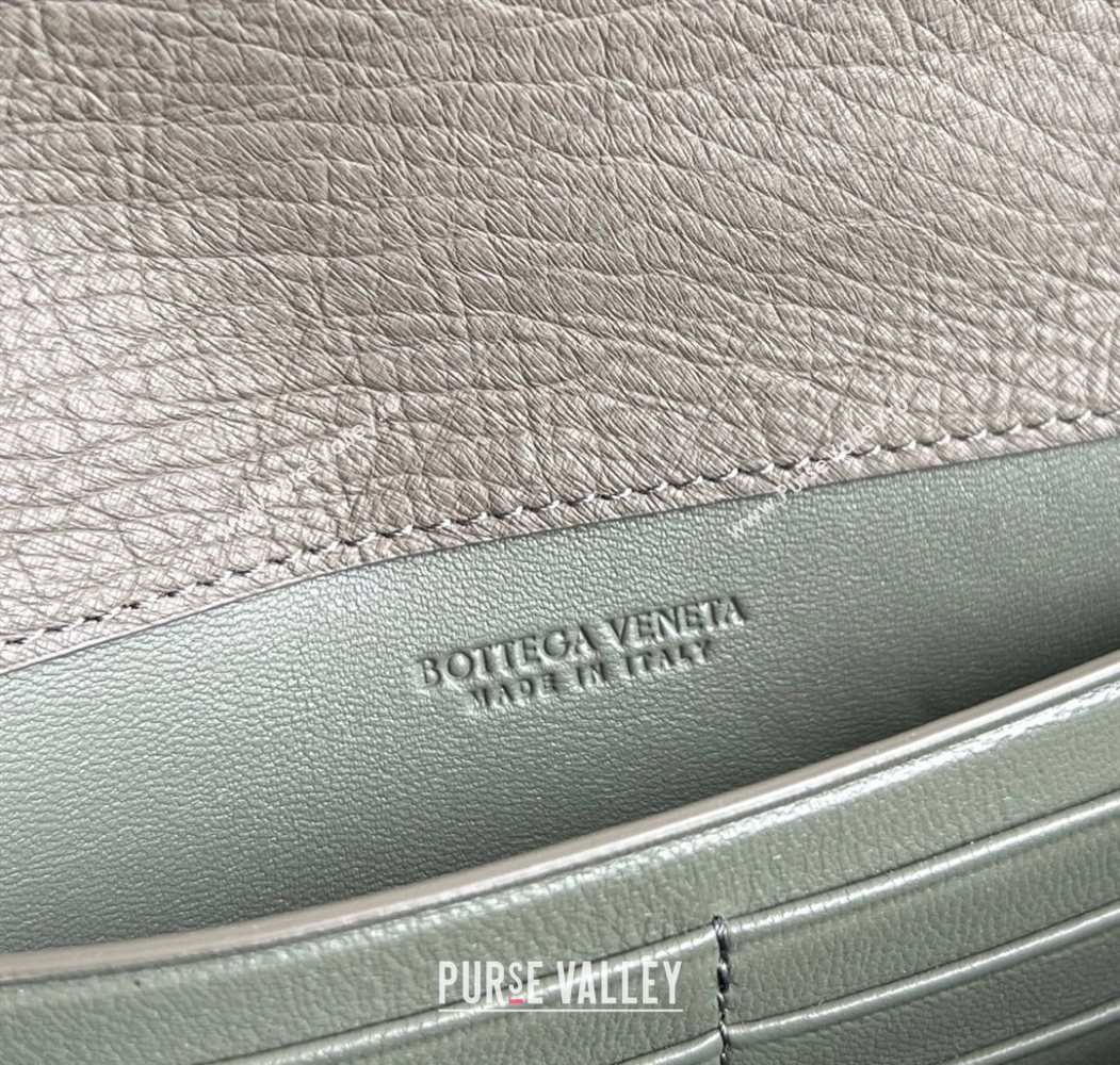 Bottega Veneta Andiamo Clutch in Ostrich Leather Cypress Green 2026 805241 (WT-260116012)