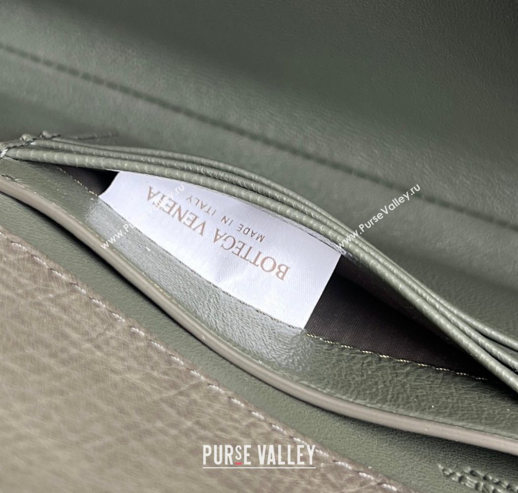 Bottega Veneta Andiamo Clutch in Ostrich Leather Cypress Green 2026 805241 (WT-260116012)