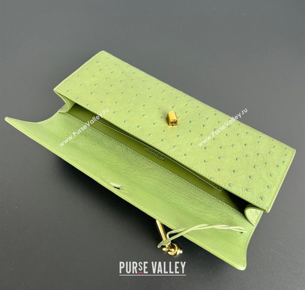 Bottega Veneta Andiamo Clutch in Ostrich Leather Matcha Green 2026 805241 (WT-260116013)