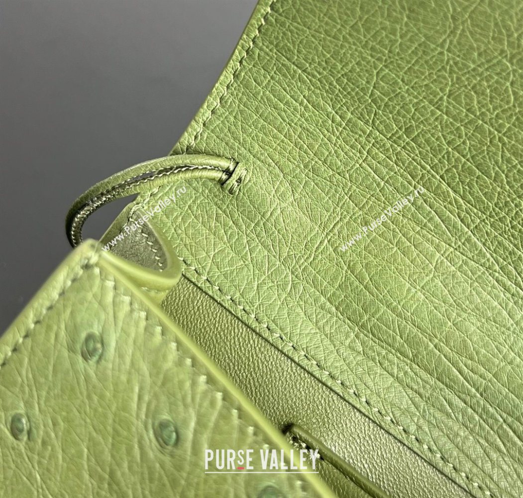 Bottega Veneta Andiamo Clutch in Ostrich Leather Matcha Green 2026 805241 (WT-260116013)
