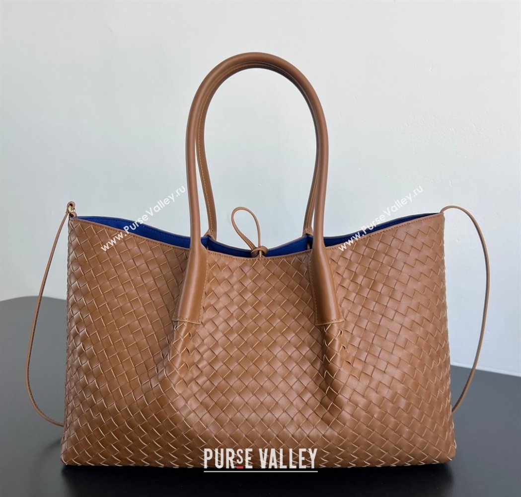 Bottega Veneta Medium Pinacoteca Tote Bag in Intrecciato Leather Amber Brown/Blue Royal 2025 817166 (WT-260116036)