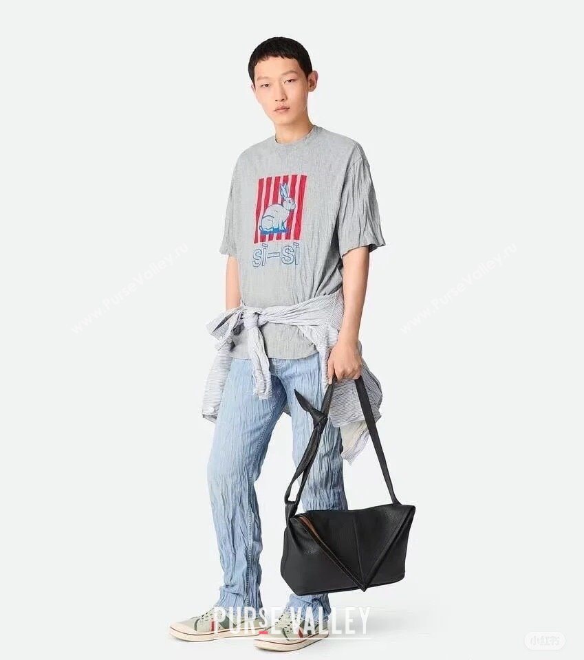 Bottega Veneta Mens Small Sawyer Shoulder Bag in Grained Leather Black 2026 815807 (WT-260116046)