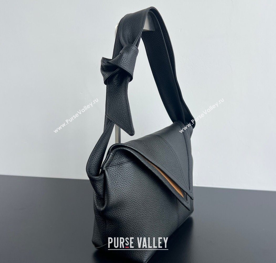 Bottega Veneta Mens Small Sawyer Shoulder Bag in Grained Leather Black 2026 815807 (WT-260116046)