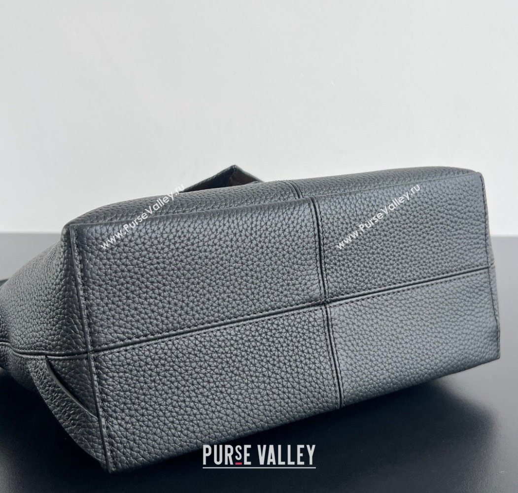 Bottega Veneta Mens Small Sawyer Shoulder Bag in Grained Leather Black 2026 815807 (WT-260116046)