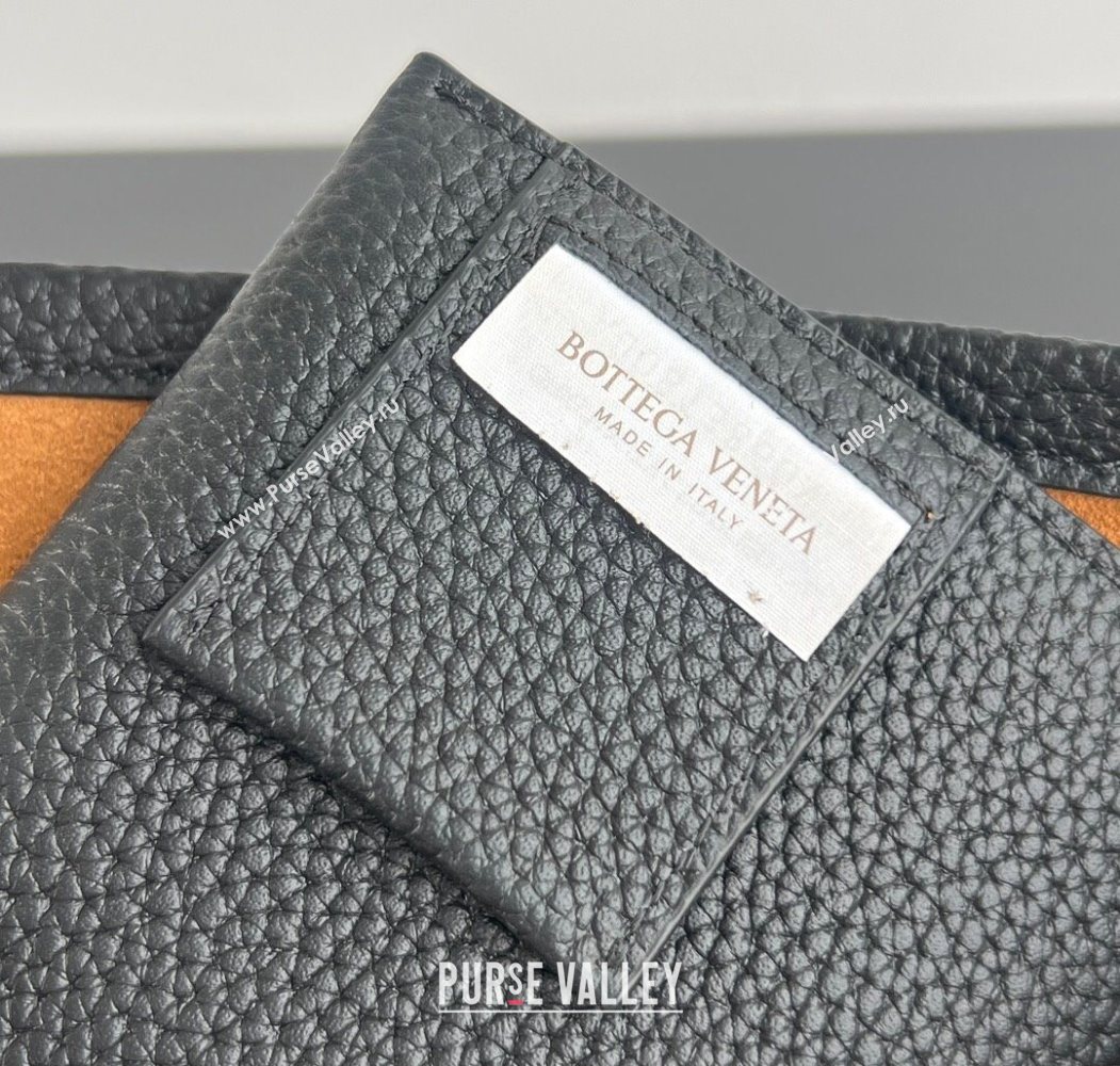 Bottega Veneta Mens Small Sawyer Shoulder Bag in Grained Leather Black 2026 815807 (WT-260116046)