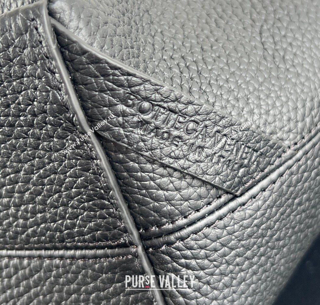 Bottega Veneta Mens Small Sawyer Shoulder Bag in Grained Leather Black 2026 815807 (WT-260116046)