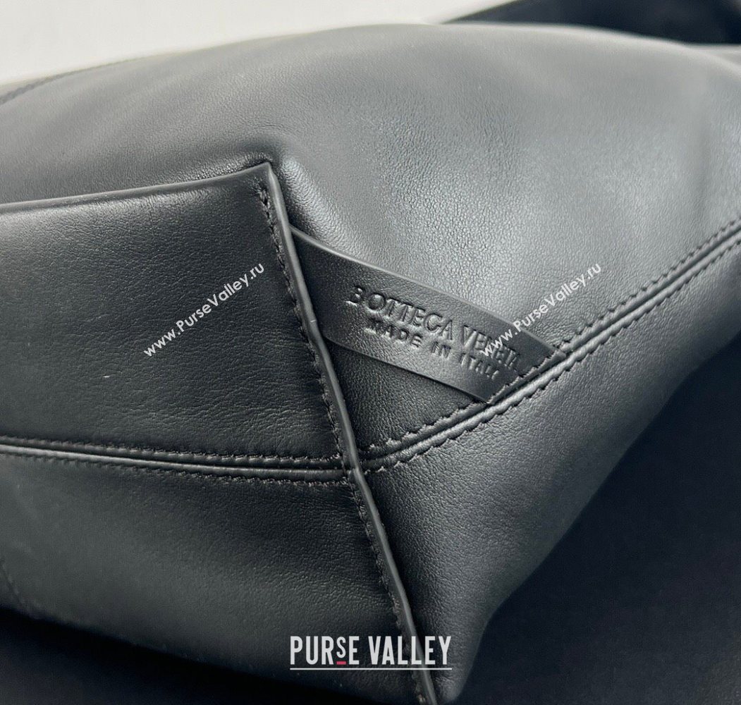 Bottega Veneta Mens Small Sawyer Shoulder Bag in Smooth Leather Black 2026 815807 (WT-260116047)