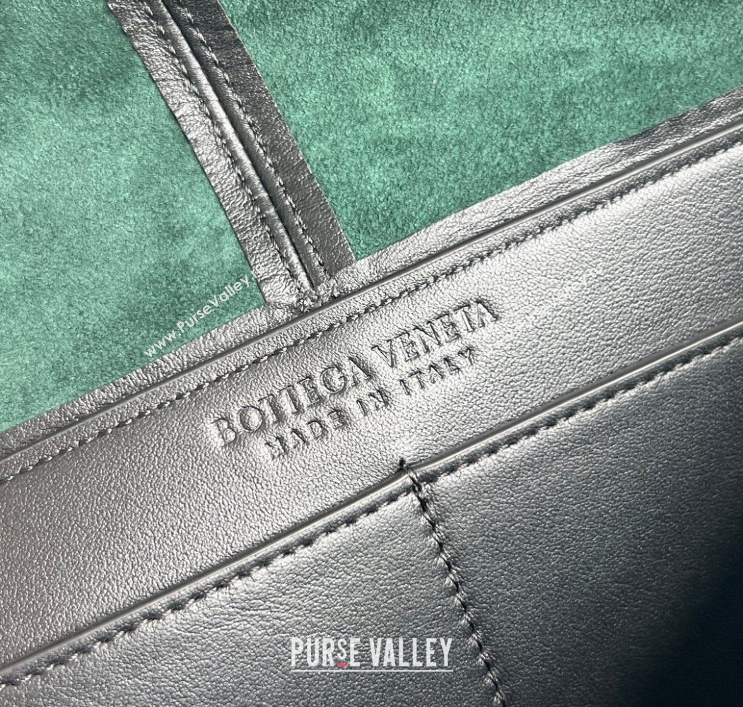 Bottega Veneta Mens Small Sawyer Shoulder Bag in Smooth Leather Black 2026 815807 (WT-260116047)