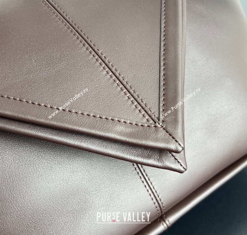 Bottega Veneta Mens Small Sawyer Shoulder Bag in Smooth Leather Fondant Brown 2026 815807 (WT-260116049)