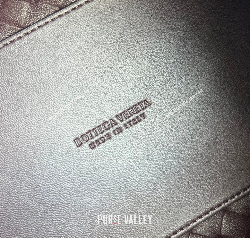 Bottega Veneta Parachute Medium Shoulder Bag in Intrecciato Leather Dark Barolo Red 2025 835921 (WT-260117002)