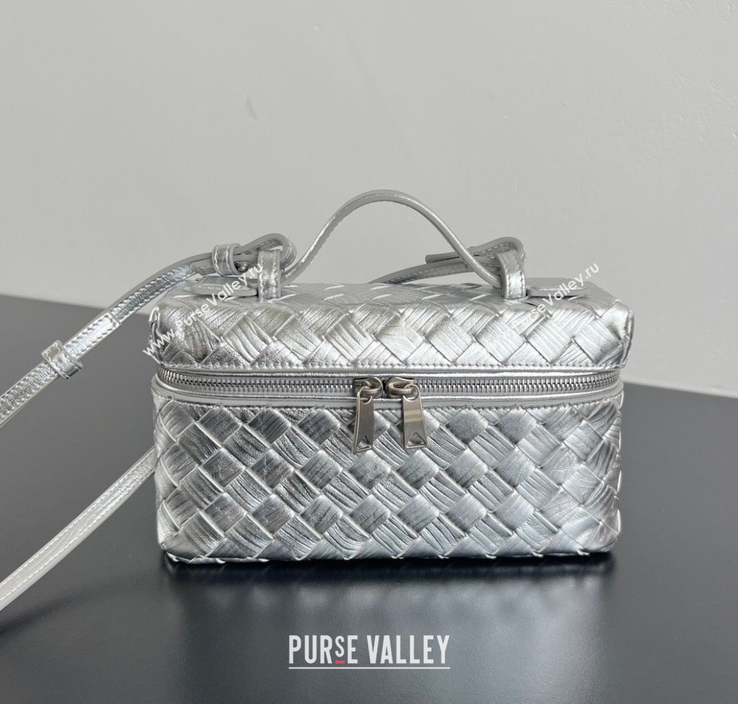 Bottega Veneta Bang Bang Vanity Case in Intrecciato Leather Silver-Tone 2025 789109 (WT-260117009)