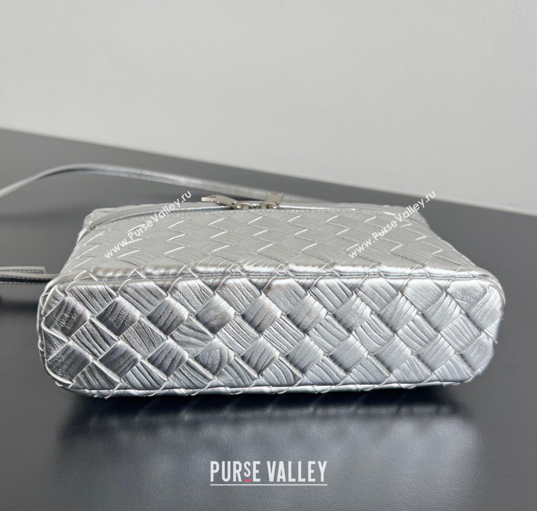 Bottega Veneta Bang Bang Vanity Case in Intrecciato Leather Silver-Tone 2025 789109 (WT-260117009)