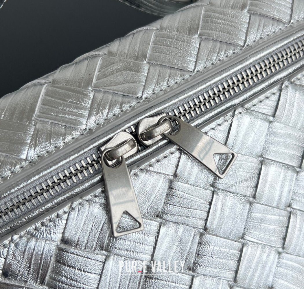 Bottega Veneta Bang Bang Vanity Case in Intrecciato Leather Silver-Tone 2025 789109 (WT-260117009)