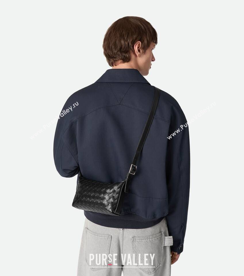 Bottega Veneta Mens Traveler Phone Pouch Crossbody Bag in Intrecciato Leather Black 2026 844018 (WT-260117020)