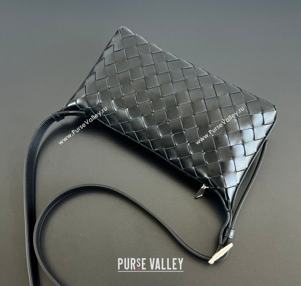 Bottega Veneta Mens Traveler Phone Pouch Crossbody Bag in Intrecciato Leather Black 2026 844018 (WT-260117020)