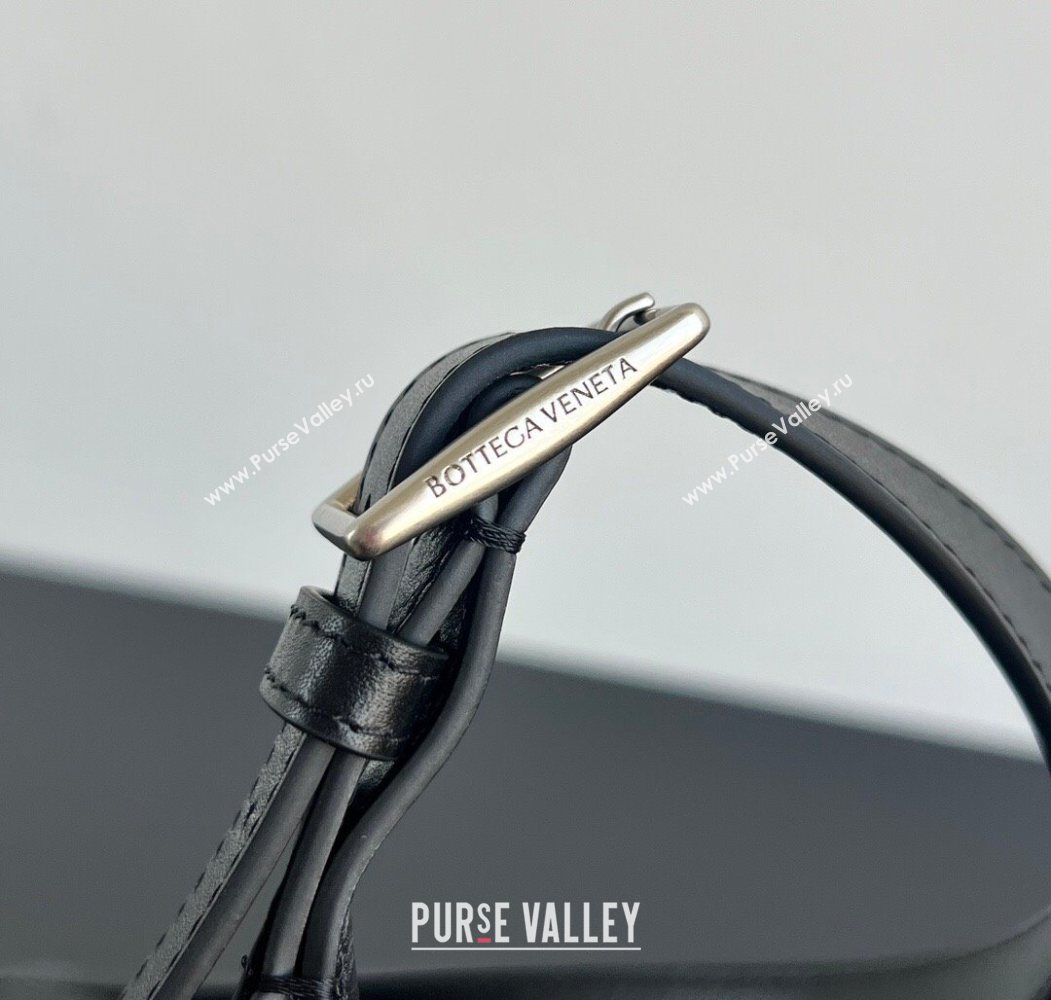 Bottega Veneta Mens Traveler Phone Pouch Crossbody Bag in Intrecciato Leather Black 2026 844018 (WT-260117020)