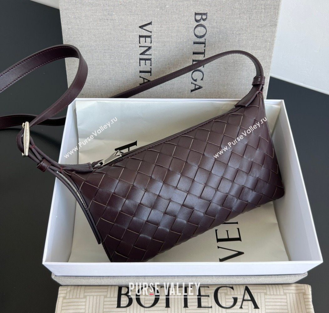 Bottega Veneta Mens Traveler Phone Pouch Crossbody Bag in Intrecciato Leather Dark Barolo Red 2026 844018 (WT-260117021)