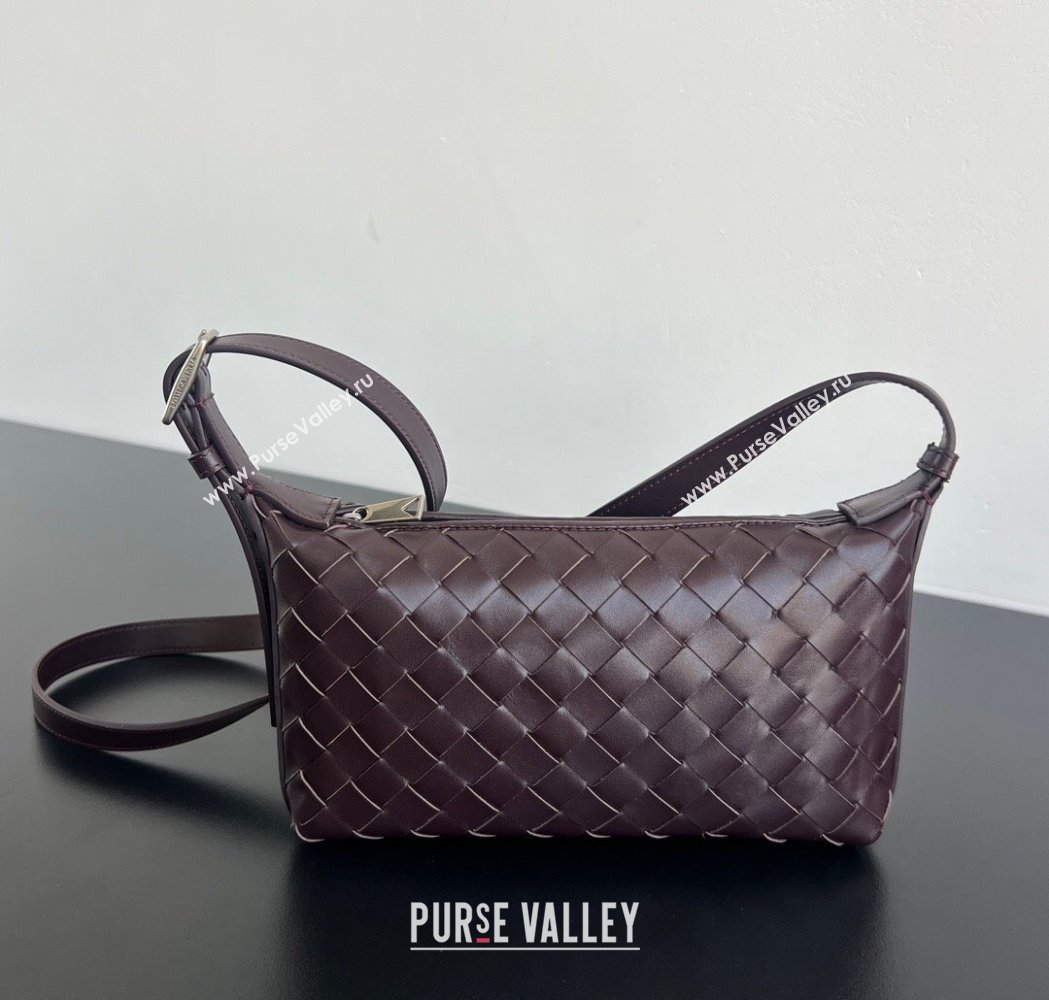 Bottega Veneta Mens Traveler Phone Pouch Crossbody Bag in Intrecciato Leather Dark Barolo Red 2026 844018 (WT-260117021)