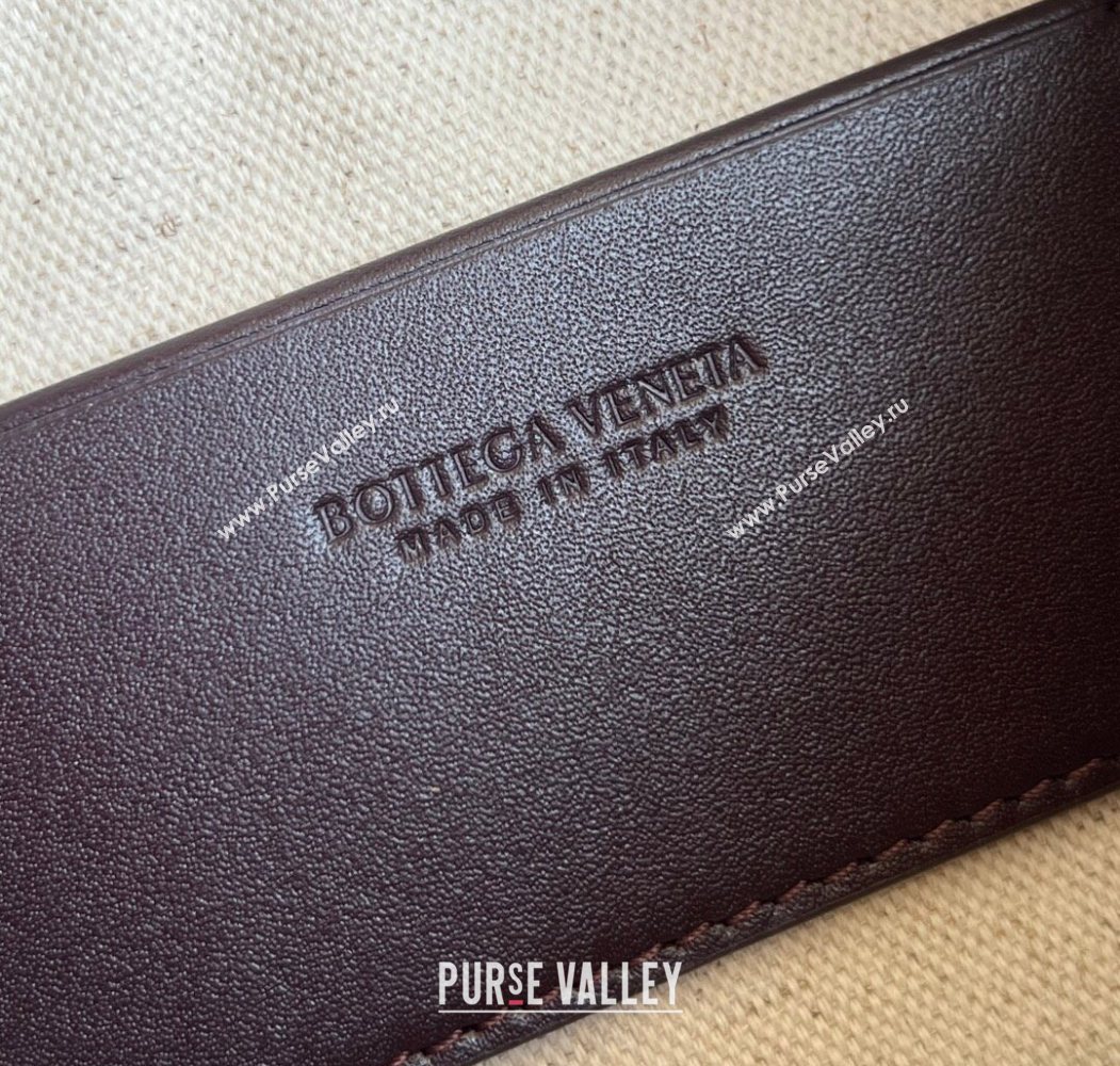 Bottega Veneta Mens Traveler Phone Pouch Crossbody Bag in Intrecciato Leather Dark Barolo Red 2026 844018 (WT-260117021)