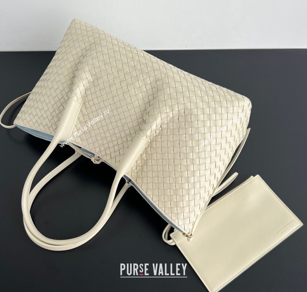 Bottega Veneta Medium Pinacoteca Tote Bag in Intrecciato Leather Sea Salt/Blue 2025 817166 (WT-260116038)