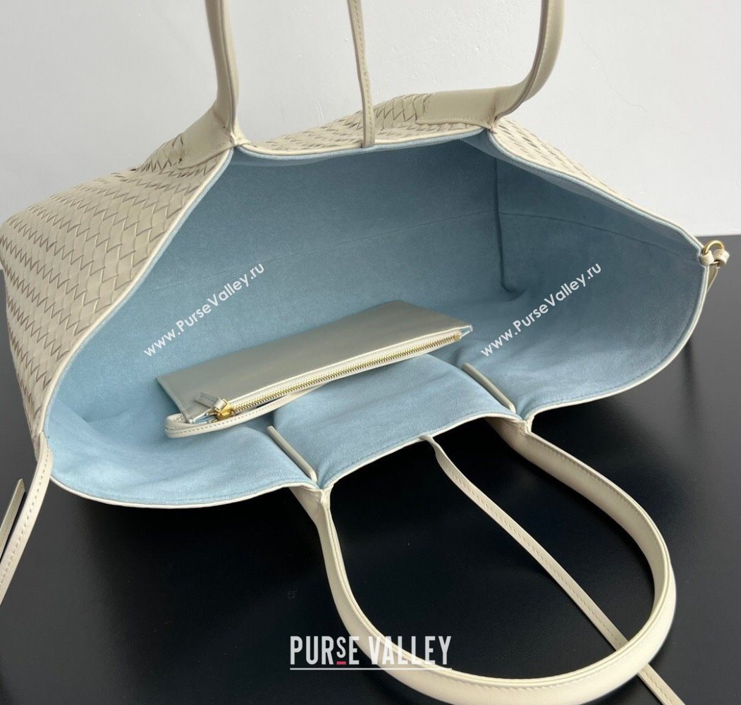 Bottega Veneta Medium Pinacoteca Tote Bag in Intrecciato Leather Sea Salt/Blue 2025 817166 (WT-260116038)