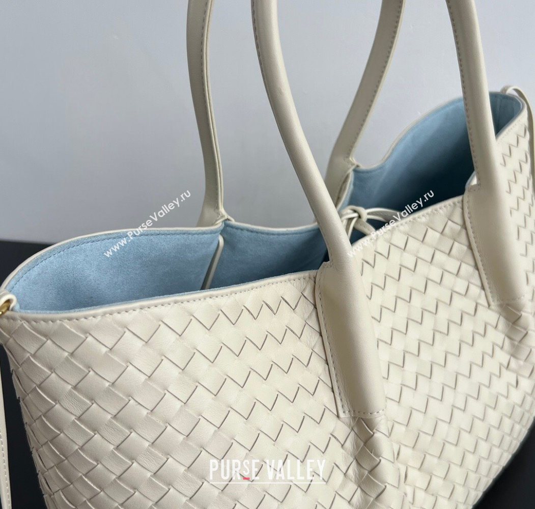 Bottega Veneta Medium Pinacoteca Tote Bag in Intrecciato Leather Sea Salt/Blue 2025 817166 (WT-260116038)