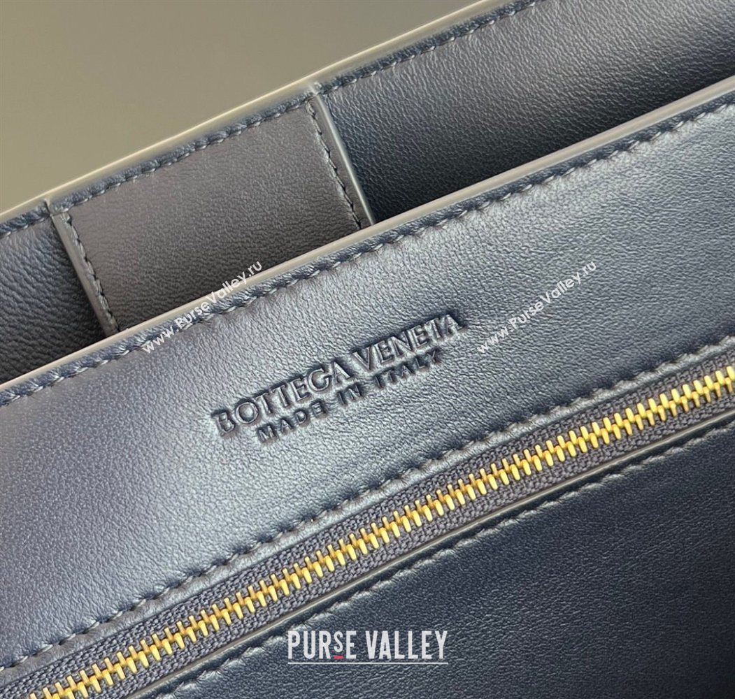 Bottega Veneta Large Andiamo Top Handle Bag in Denim and Leather Navy/Space Blue 2026 786194 (WT-260116020)