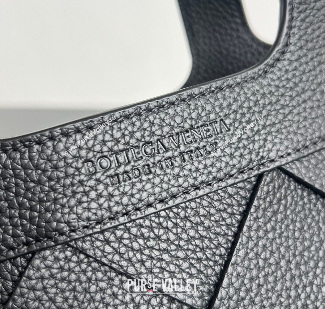 Bottega Veneta Mens Small Diago Tote Bag in Grained Intrecciato Leather 837364 Black 2026 (WT-260117030)