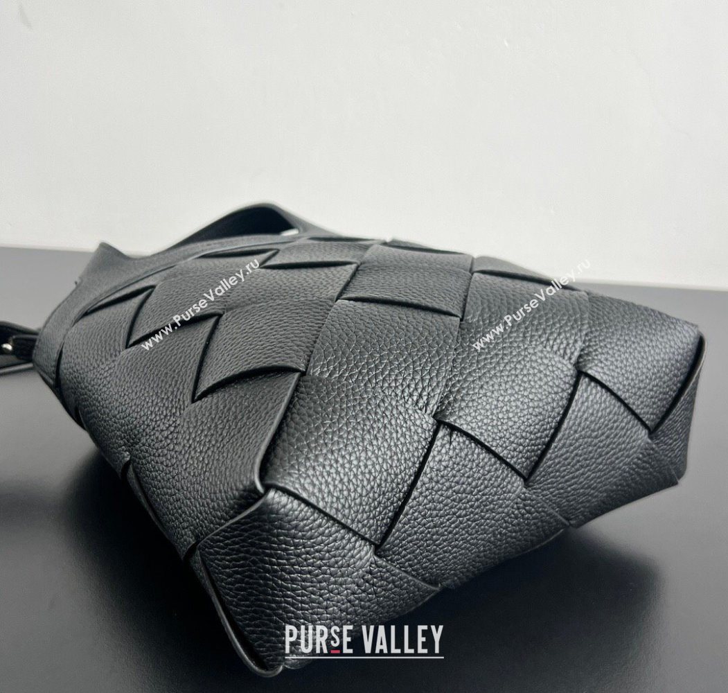 Bottega Veneta Mens Small Diago Tote Bag in Grained Intrecciato Leather 837364 Black 2026 (WT-260117030)