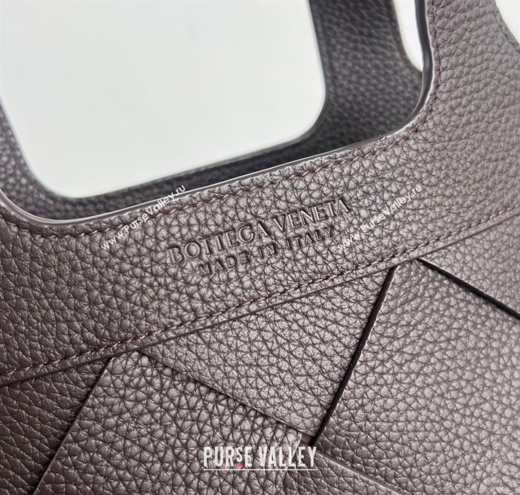 Bottega Veneta Mens Small Diago Tote Bag in Grained Intrecciato Leather 837364 Fondant Brown 2026 (WT-260117031)