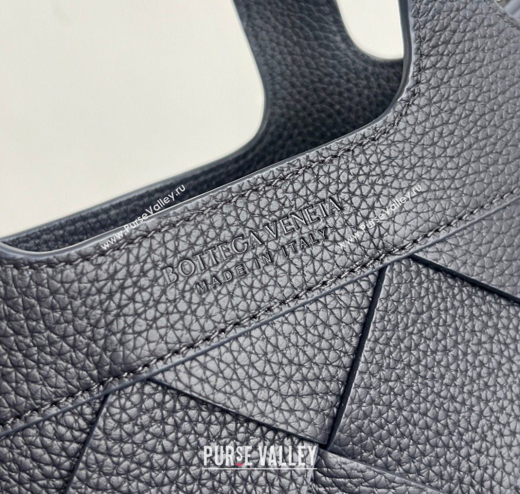 Bottega Veneta Mens Small Diago Tote Bag in Grained Intrecciato Leather 837364 Nocturnal Blue 2026 (WT-260117032)