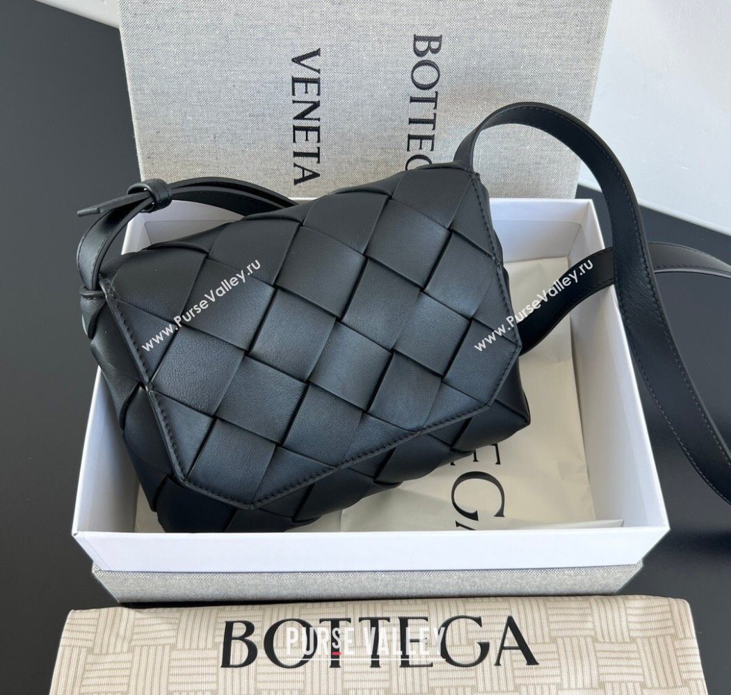 Bottega Veneta Mens Diago Mini Bag in Smooth Intrecciato Leather 795637 Black 2026 (WT-260117033)