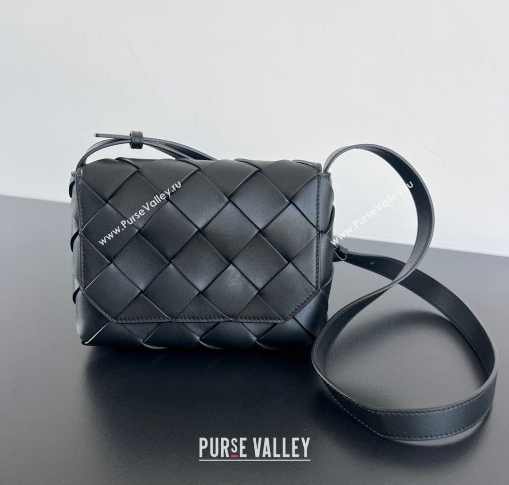 Bottega Veneta Mens Diago Mini Bag in Smooth Intrecciato Leather 795637 Black 2026 (WT-260117033)